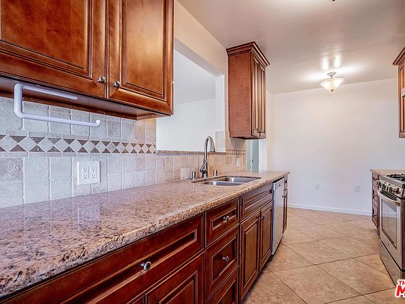 4th image of 7754 Genesta Ave