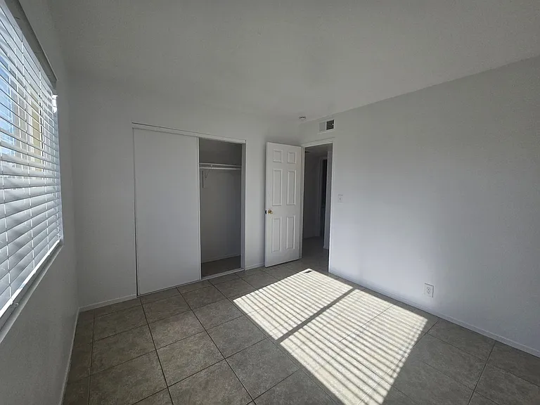 213 E Foster Ave — Photo 13