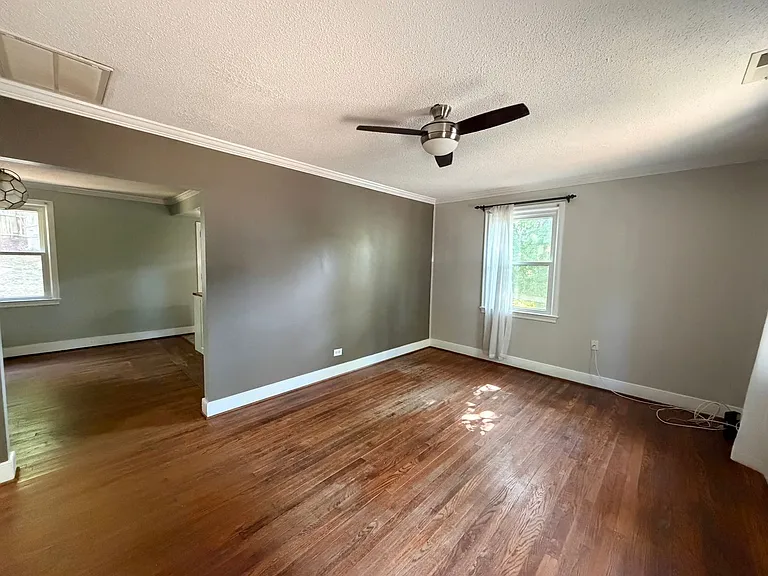 1627 Mason Ln — Photo 4