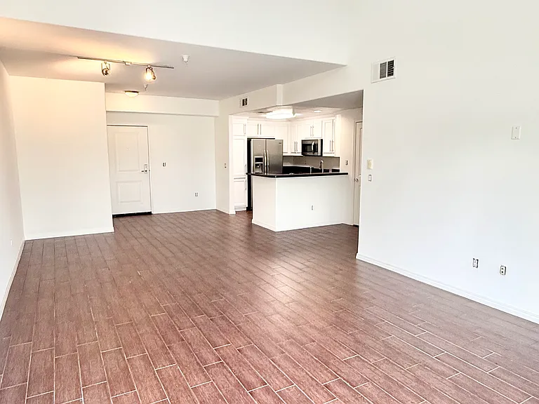 The Watermarque Apartments — Photo 32