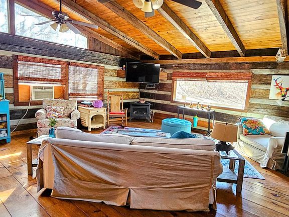 2nd image of 1820 Petty Hollow Rd N