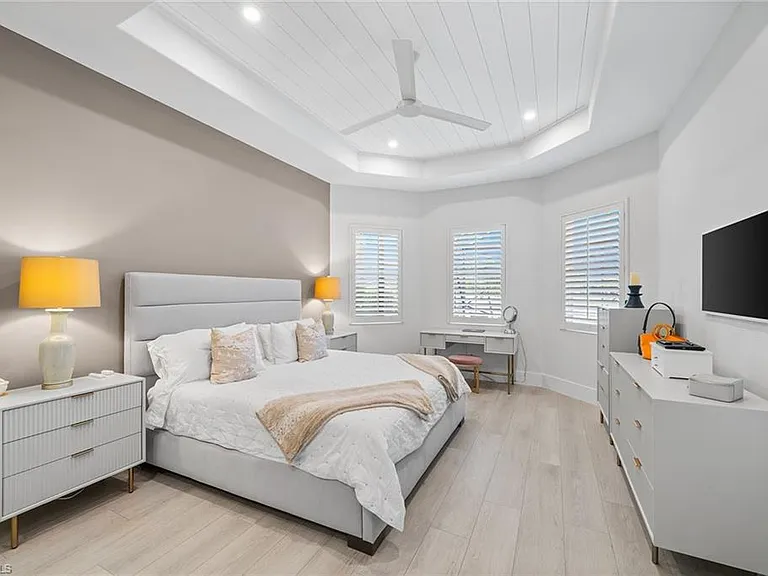 6597 Caldecott Dr — Photo 16