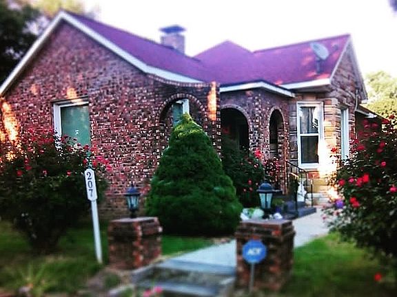3rd image of 207 S Park St