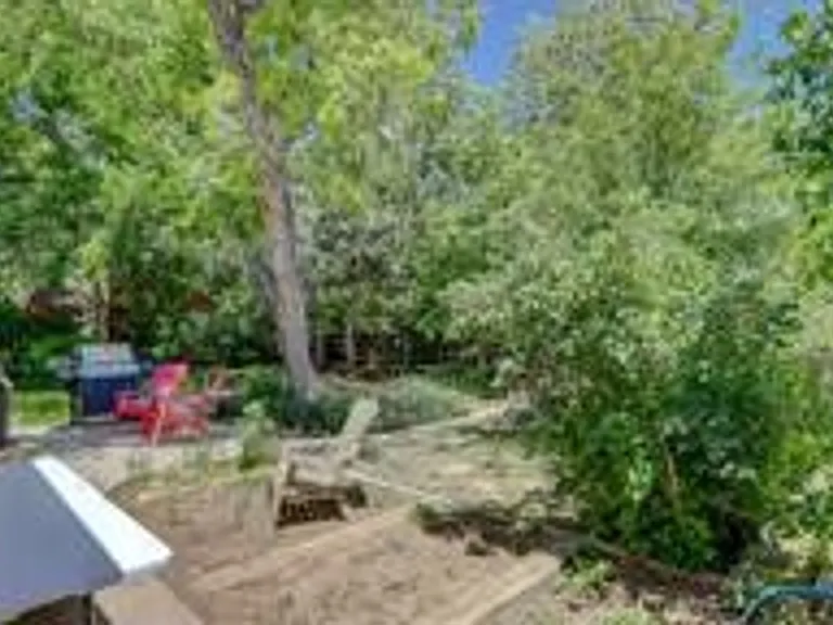 930 35th St — Photo 12