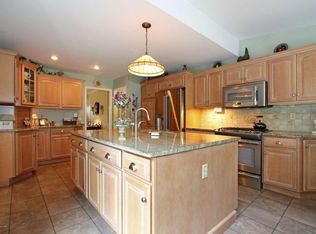 2 Dogwood Rd, Middletown, NJ 07748