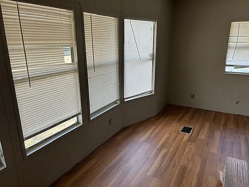 5 Madison Dr Photo 1