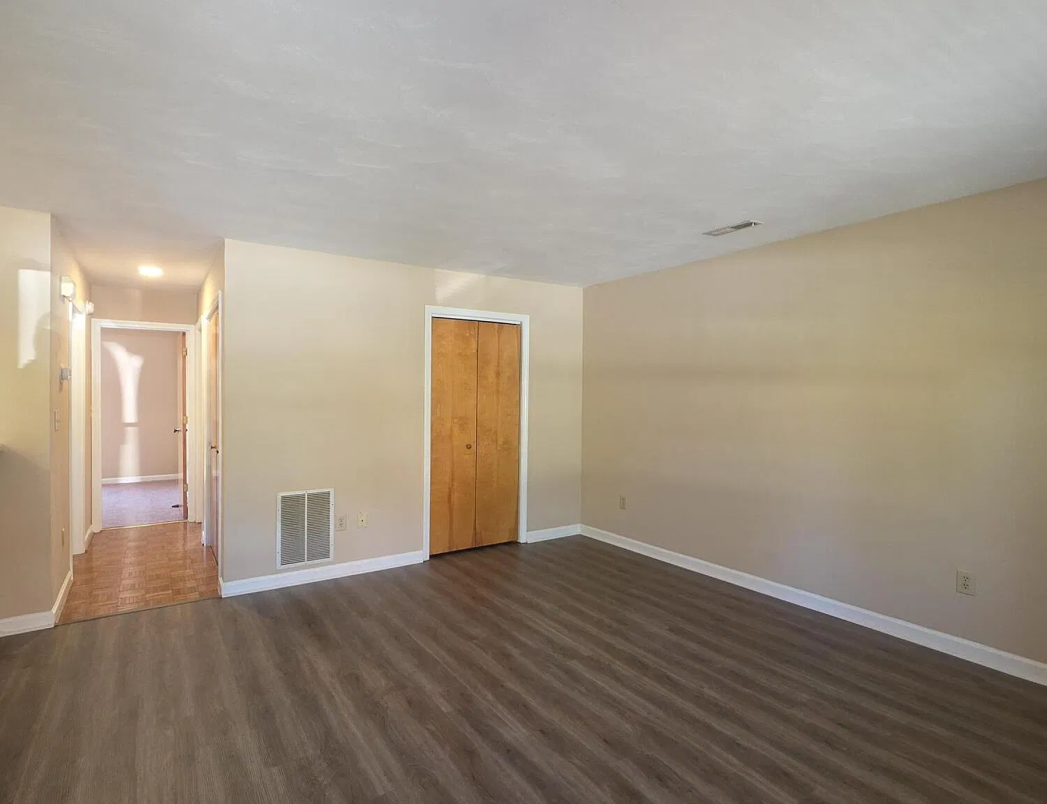 2 bed, 1.0 bath, 900 sqft, $1,295 — Photo 3