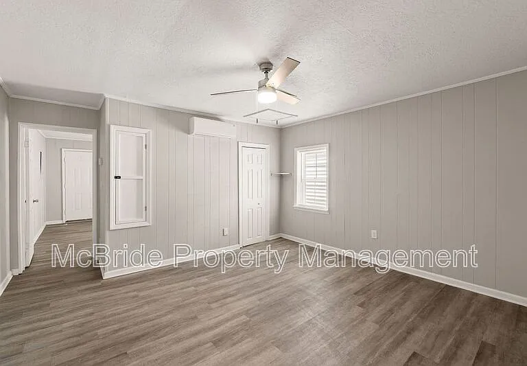 1918 Walker St — Photo 6