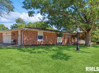 305 22nd Avenue Ct, East Moline, IL 61244