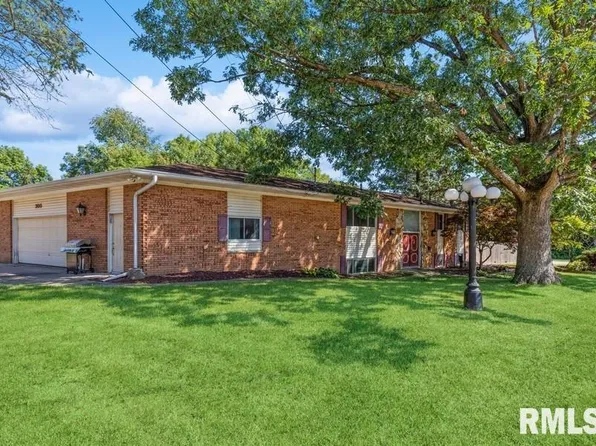 305 22nd Avenue Ct, East Moline, IL 61244