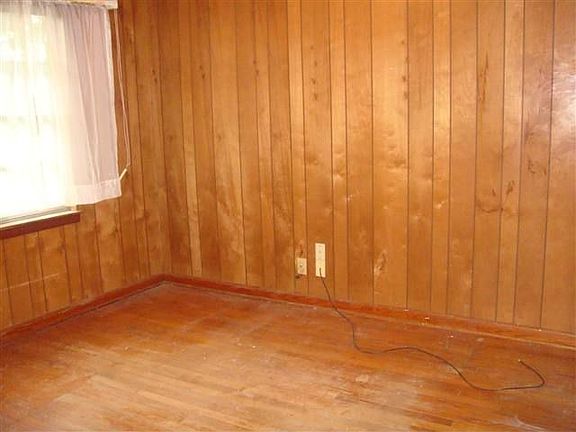 5th image of 4219 Lansing Ave