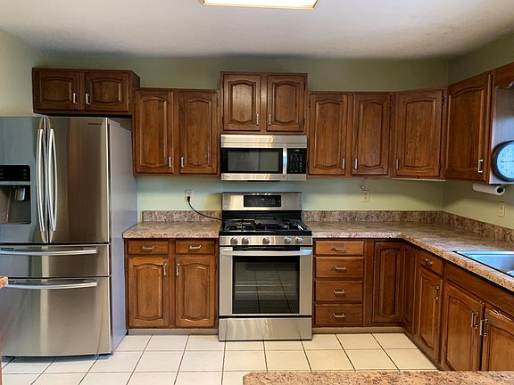 3rd image of 465 Wren Dr