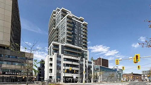 736 Spadina Ave Photo 1
