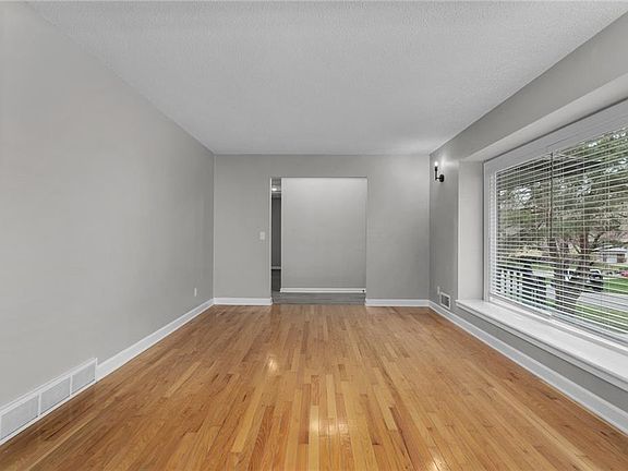 5th image of 9412 Mullen Rd