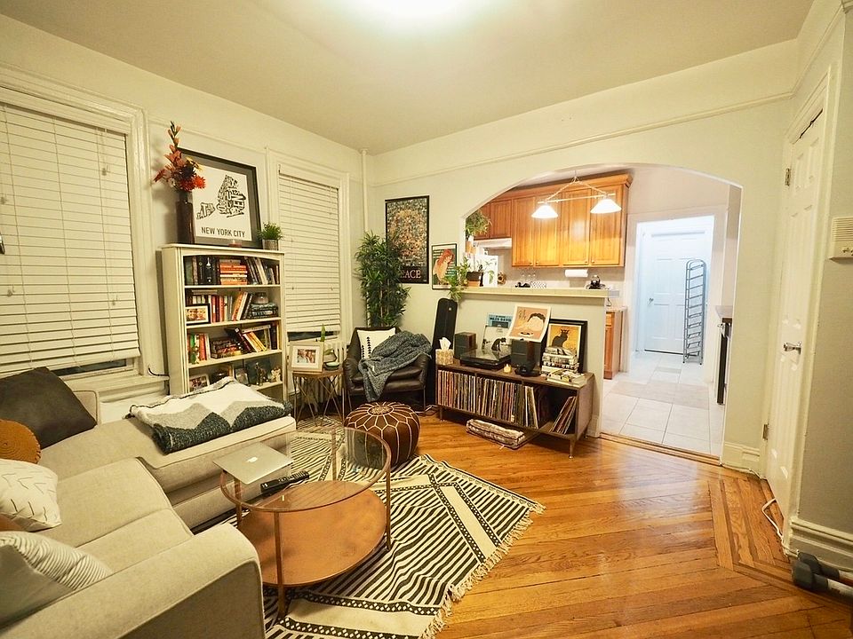 1st image of 4-33 27th Ave #2DD