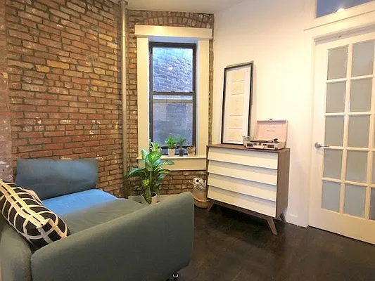 Rented by Compass | media 128