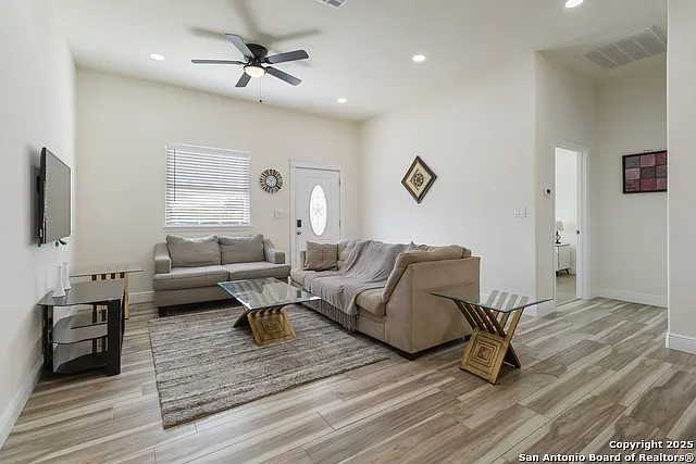 3 bed, 2.0 bath, 1528 sqft, $1,850 — Photo 3