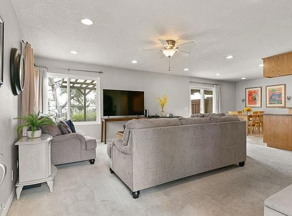 4th image of 5244 Laurel Park Dr