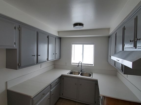 3rd image of 13922 Yukon Ave APT 9