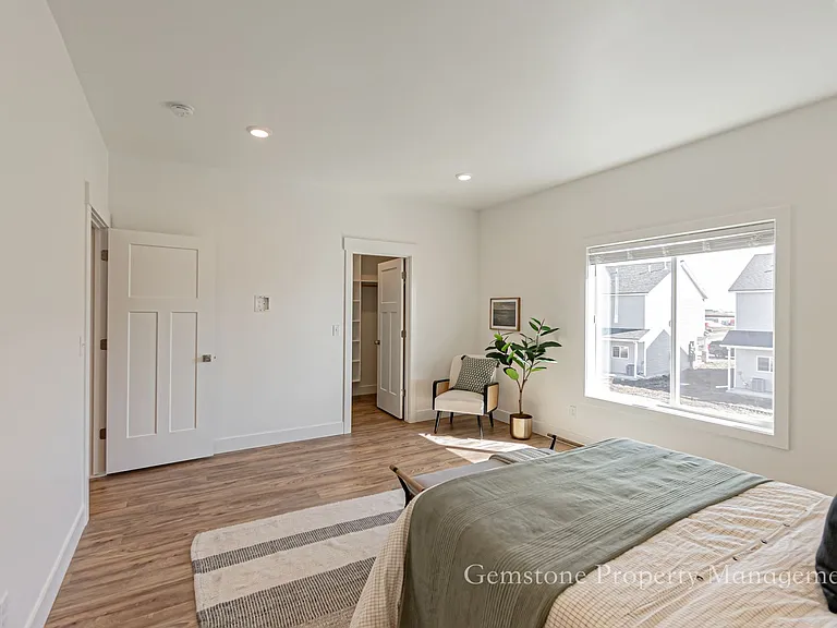 528 Harvester Ave — Photo 18
