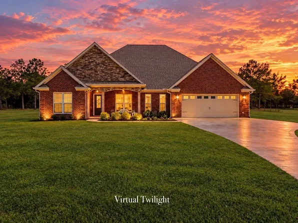 1916 Alpine Dr, Deatsville, AL 36022