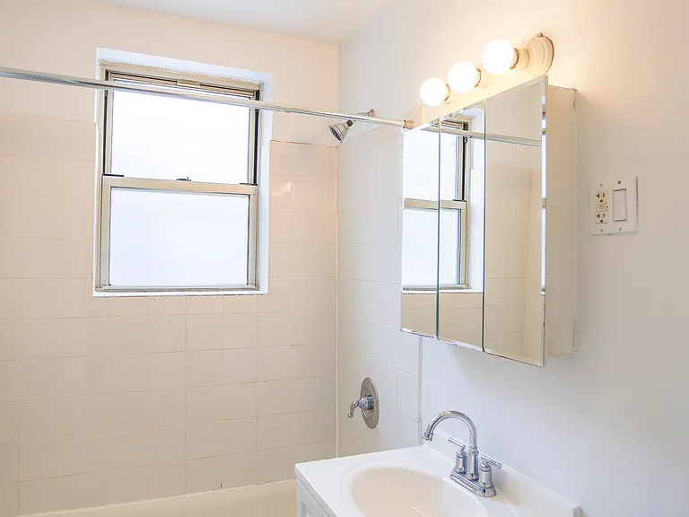 2234 W Farwell Ave #1 — Photo 8
