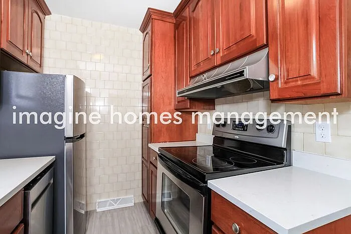 10685 Plainfield Rd — Photo 6