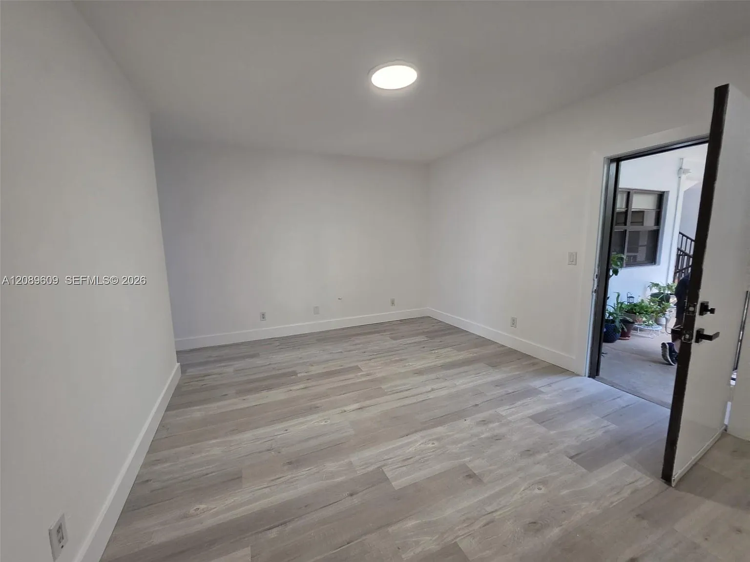 7845 NE Bayshore Ct — Photo 4