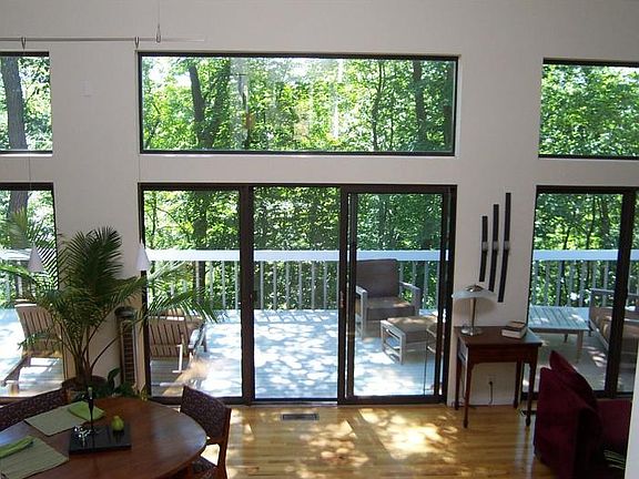 4- Dining room looking at deck.jpg