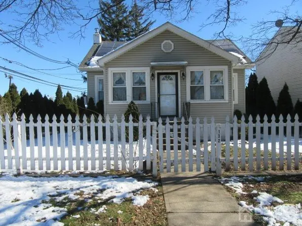 132 Jansen Ave, Iselin, NJ 08830