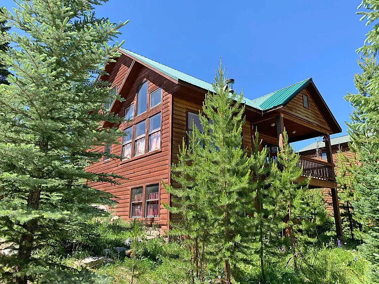 571 Kinnikinnick Rd — Photo 12