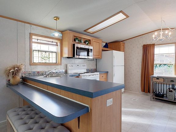 5th image of 6 Mason St #31