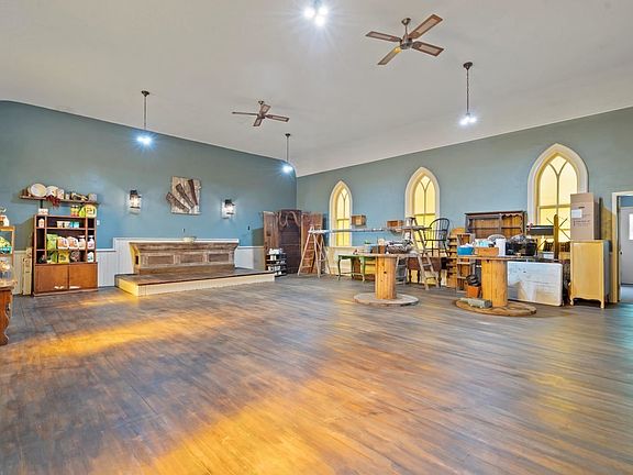 4th image of 109 Prospect St