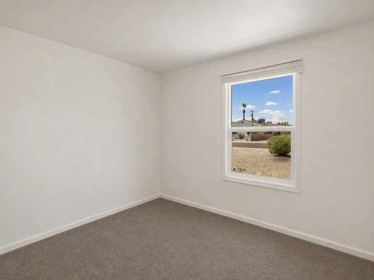1005 E Mariposa St #MAIN HOUSE — Photo 13