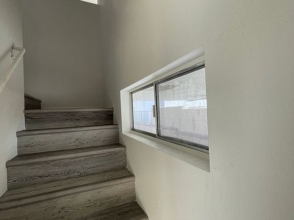 4th image of 2780 Orange Ave #2