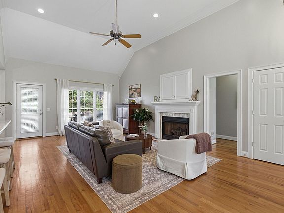 4th image of 207 Player Way