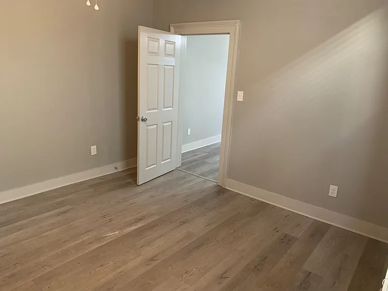 2630 Eagle St — Photo 8