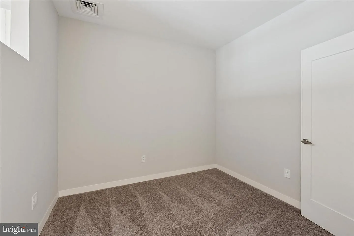 1 bed, 652 sqft, $1,910 — Photo 4