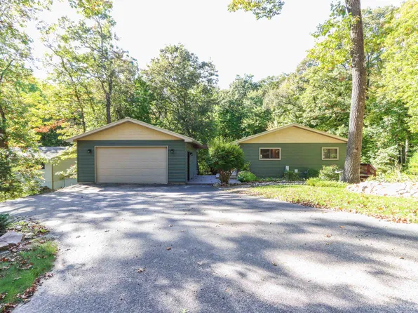 N3025 Crestwood Dr, Waupaca, WI 54981