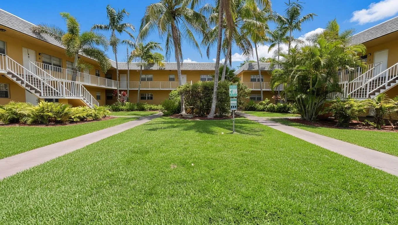 2 bed, 1.0 bath, 707 sqft, $1,700 — Photo 1