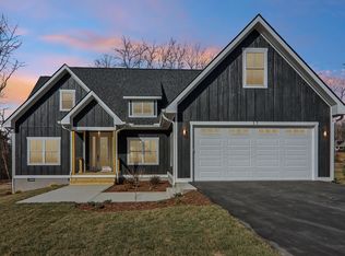 37 Haywood Crossing Dr, Hendersonville, NC 28791