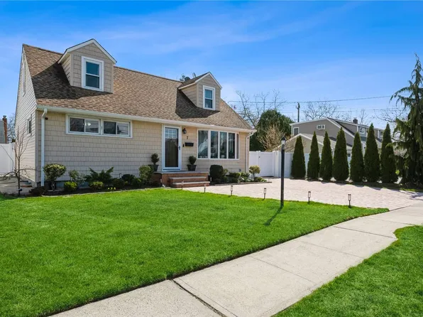 7 Smith Street, Hicksville, NY 11801