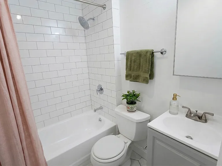 Westbury Brownstones Bathroom