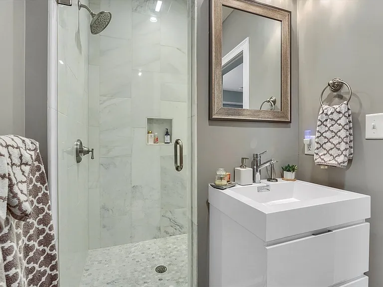 46 Port Norfolk St #1 — Photo 19
