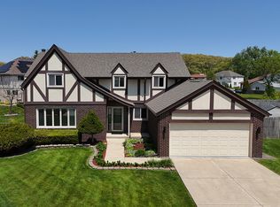 9733 S Cambridge Ct, Palos Hills, IL
