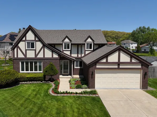 9733 S Cambridge Ct, Palos Hills, IL 60465