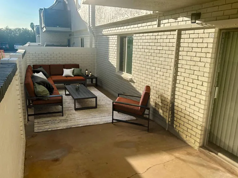 Icon Apartments — Photo 9