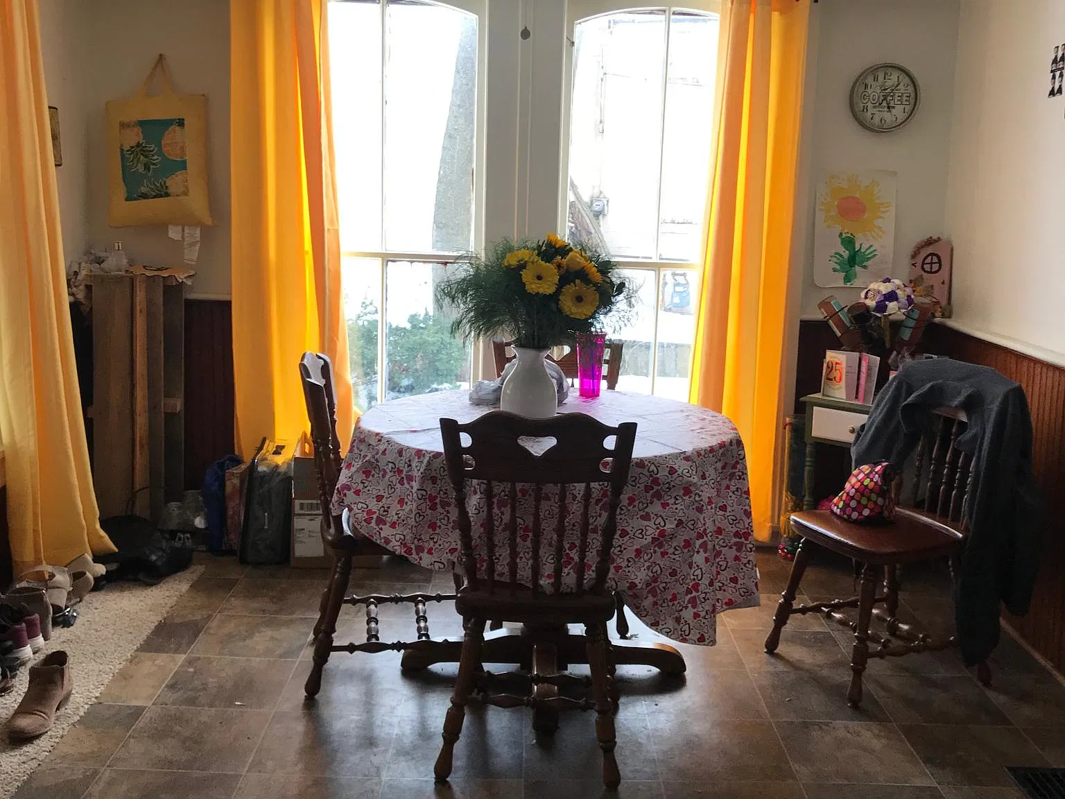 3 bed, 1200 sqft, $1,450 — Photo 1