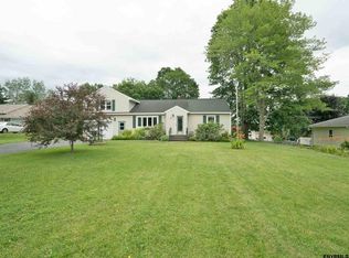 7 Skyview Dr, Cohoes, NY
