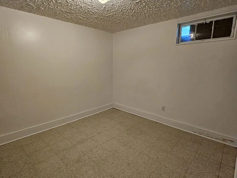 634 E Meade St — Photo 16